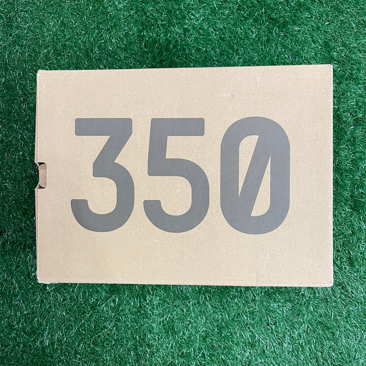 Beluga Yeezy 350 8.5m