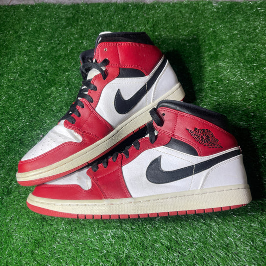 Jordan 1 “Chicago” Mids 11m